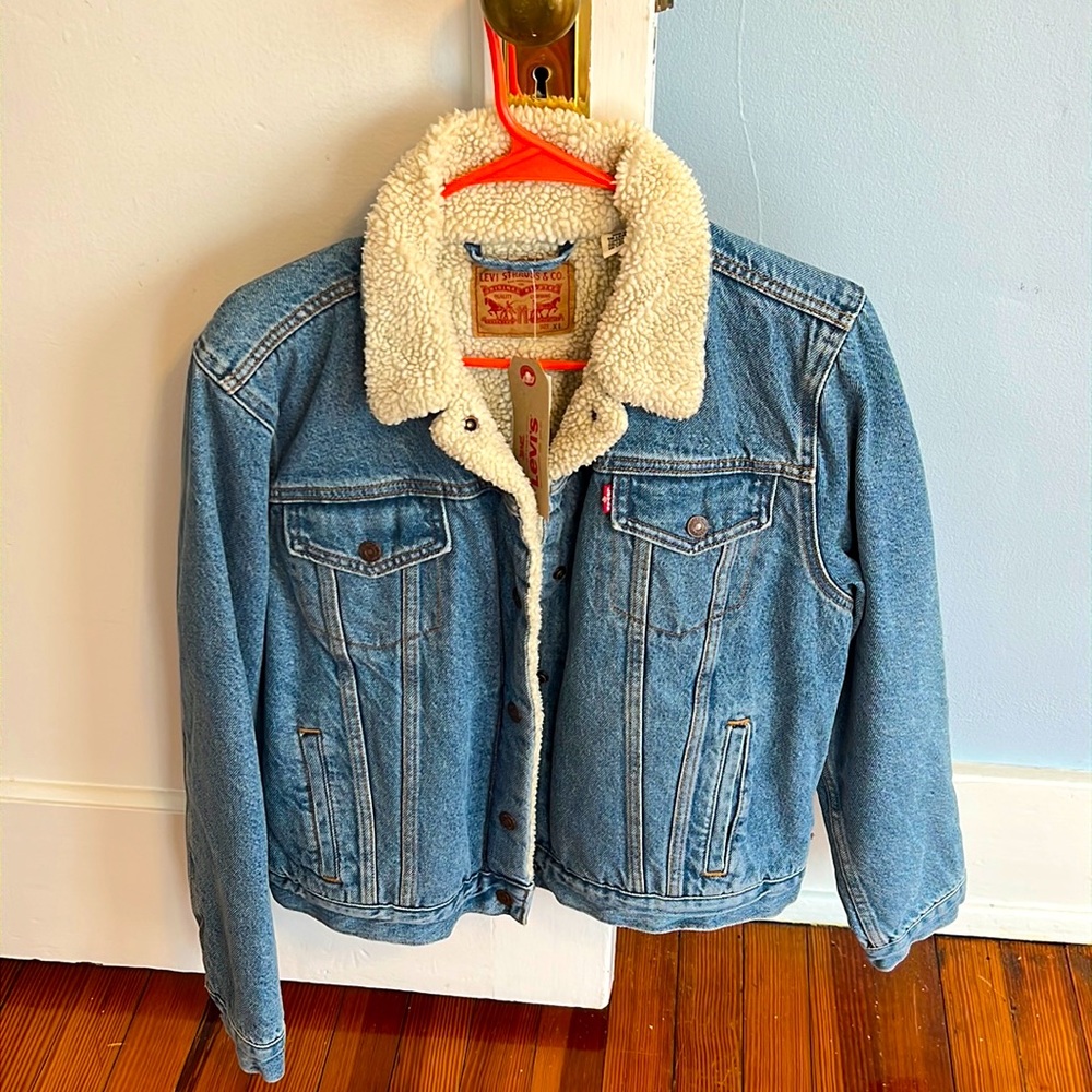 NWT LEVI’S ORIGINAL SHERPA TRUCKER JACKET 😍